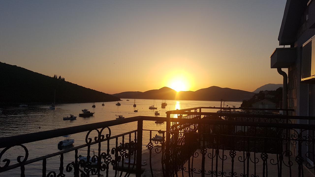 Villa San Apartments Tivat Bagian luar foto