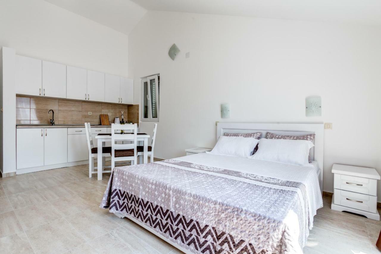 Villa San Apartments Tivat Bagian luar foto