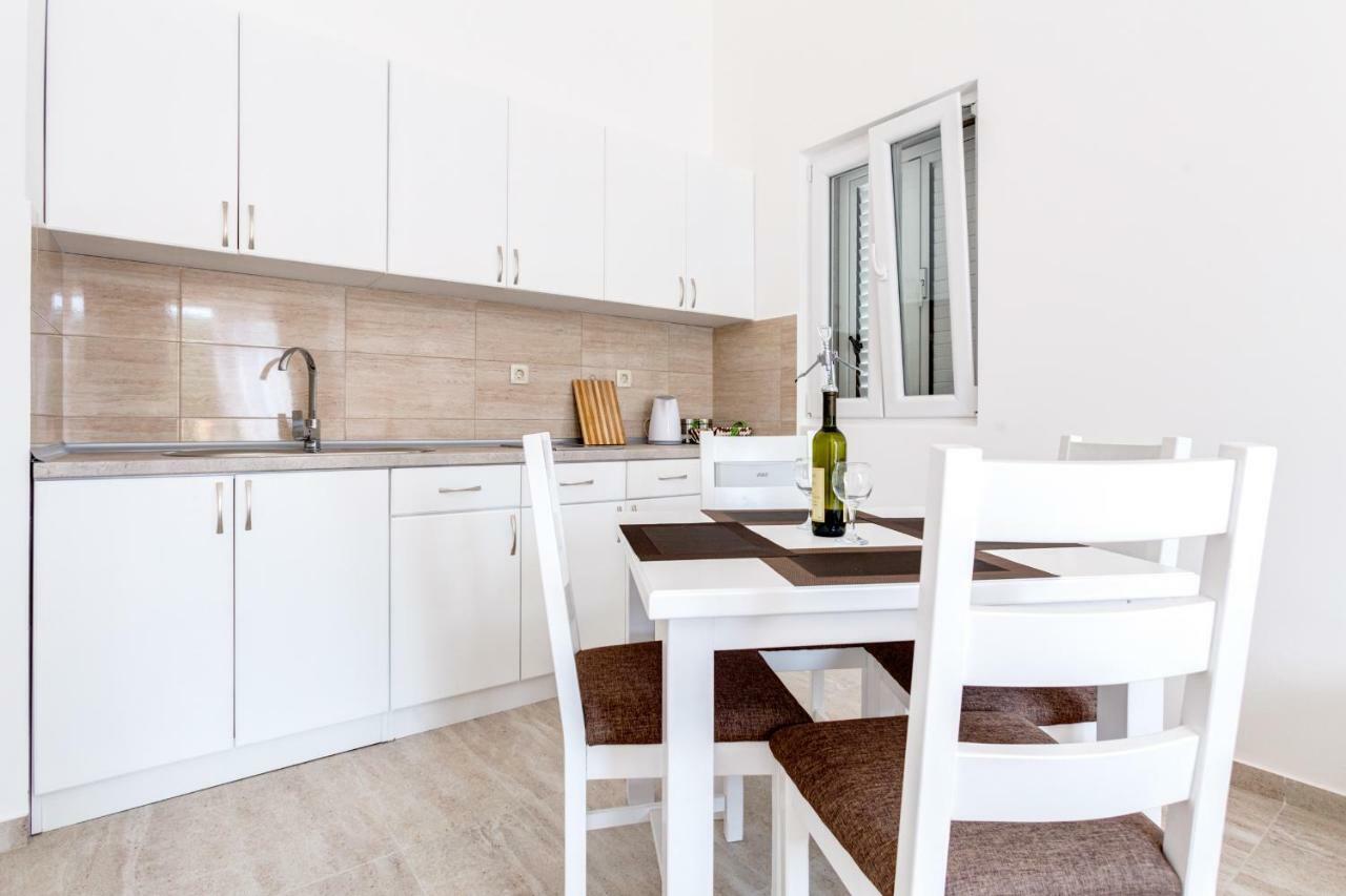 Villa San Apartments Tivat Bagian luar foto