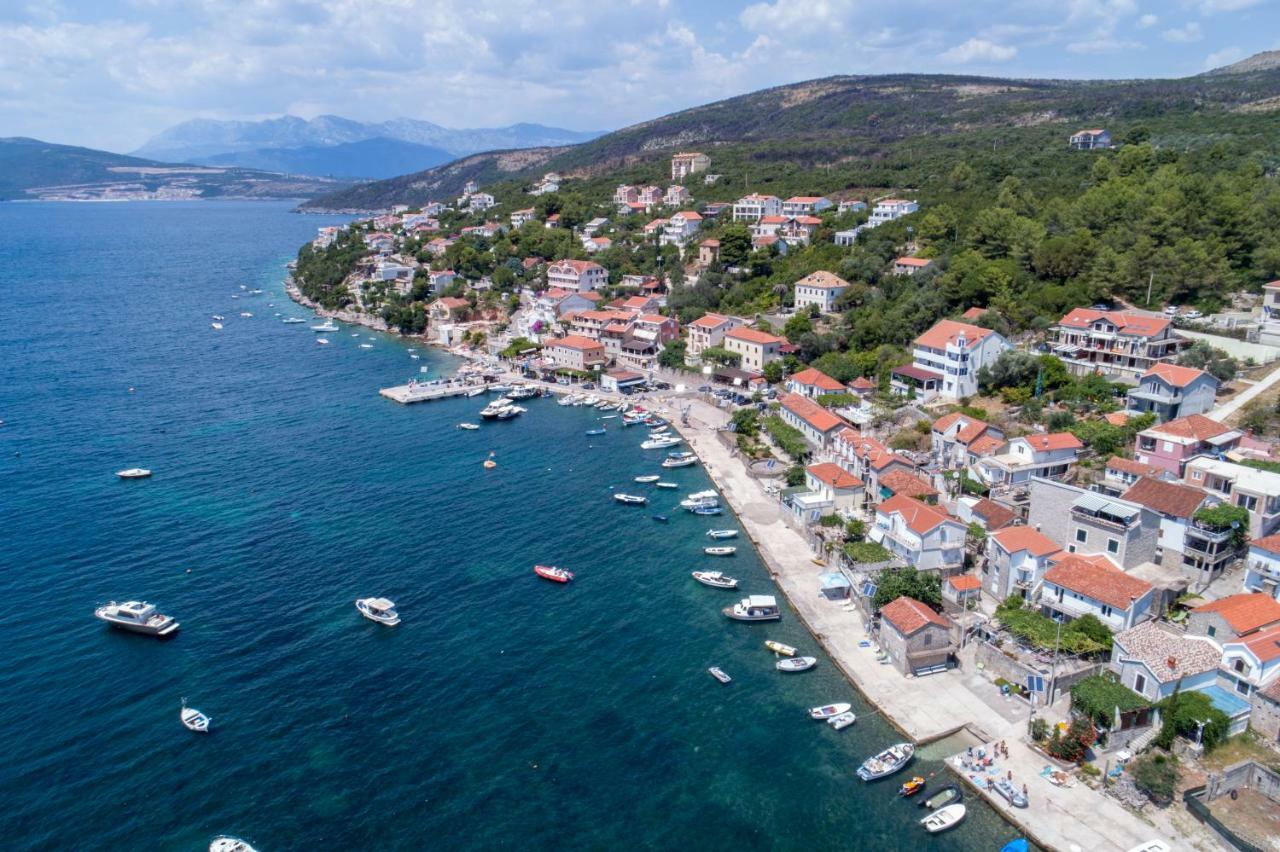 Villa San Apartments Tivat Bagian luar foto